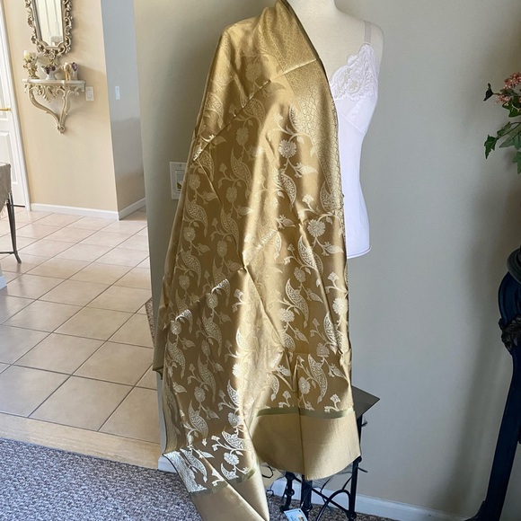 Other - Elegant Gold Floral Jacquard Stole